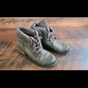 Women’s Roxy fashion boot size 8.5
